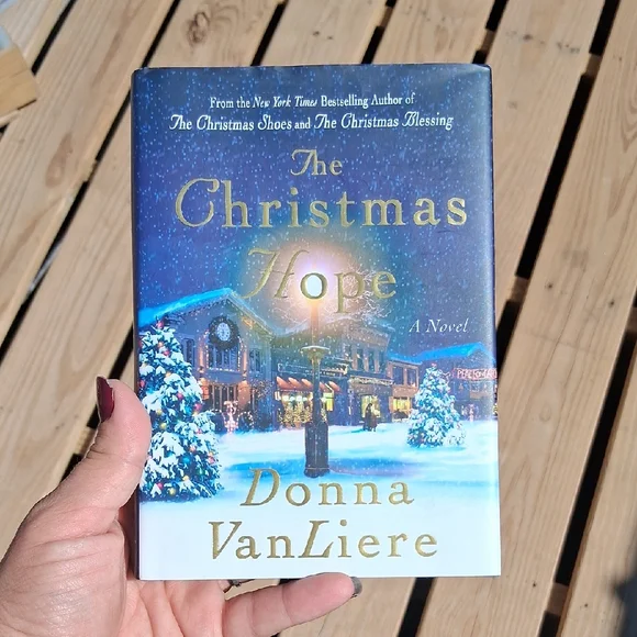 The Christmas Hope by Donna VanLiere - Picture 1 of 3